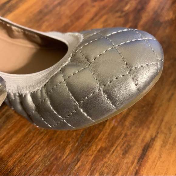 Size 8 Christopher & Banks Silver Quilted Scrunch Flats - Picture 6 of 10